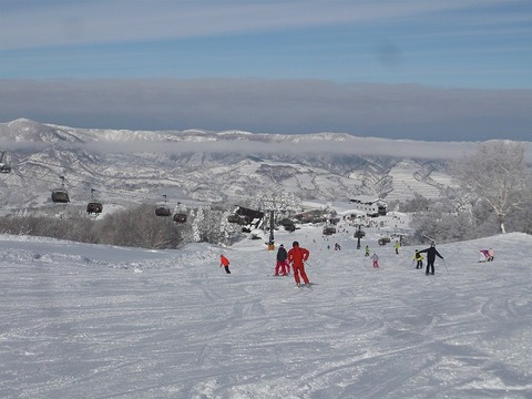 天然雪100％、広大な「野沢温泉スキー場」。