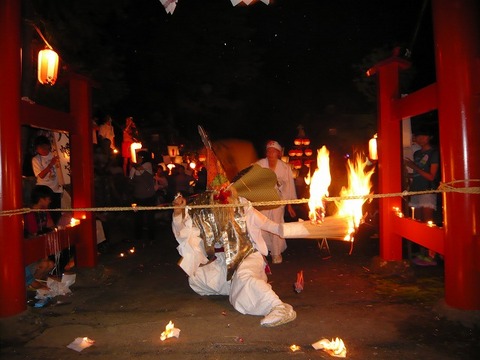 中尾区「八幡宮の夏祭り」、「猿田彦命」勇壮な舞。